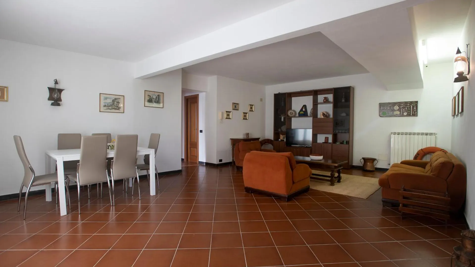 Apartment 079B - La Villa Storica Il Vigneto 45A, 7 Minuti Dal Mare - Parcheggio Privato Gratis Litorno