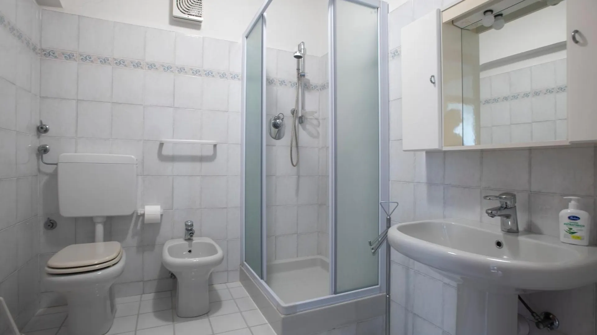 Apartment 079B - La Villa Storica Il Vigneto 45A, 7 Minuti Dal Mare - Parcheggio Privato Gratis Litorno Italy