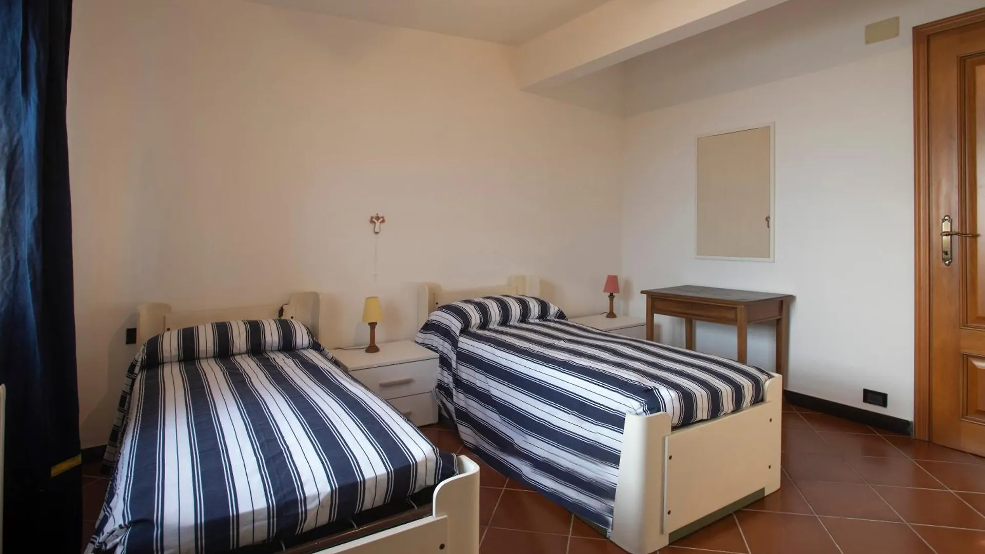 Apartment 079B - La Villa Storica Il Vigneto 45A, 7 Minuti Dal Mare - Parcheggio Privato Gratis Litorno