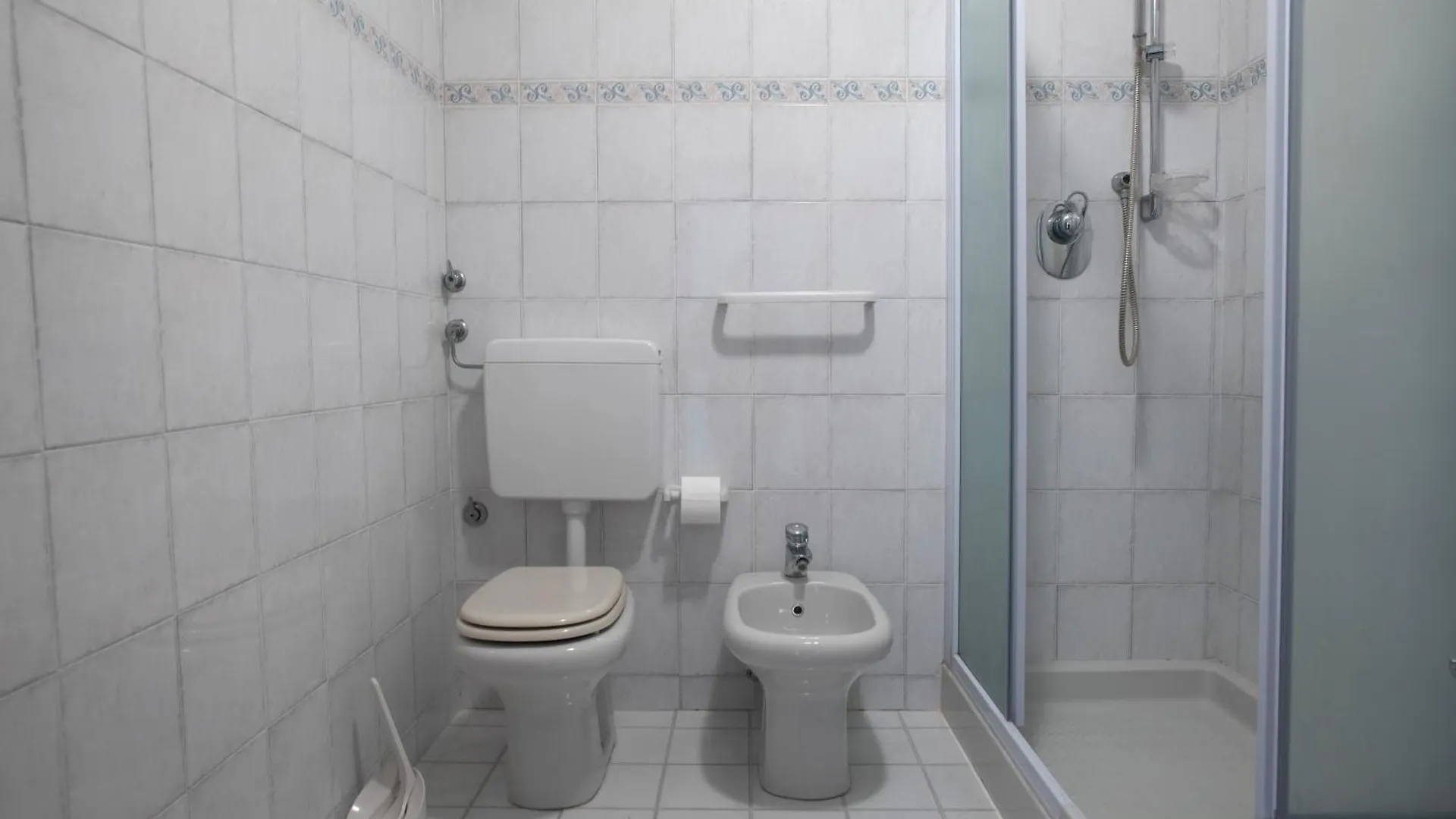 Apartment 079B - La Villa Storica Il Vigneto 45A, 7 Minuti Dal Mare - Parcheggio Privato Gratis Litorno